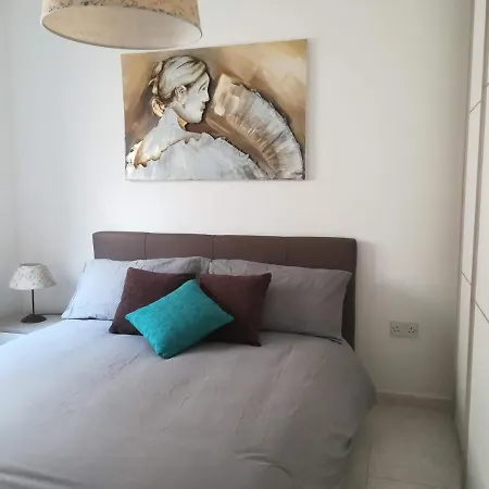 Large 3 Bedroom Apartamento *